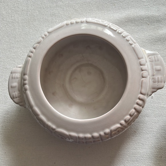 Vintage Frankoma white Mayan Aztec 2qt covered dish - Picture 3 of 5